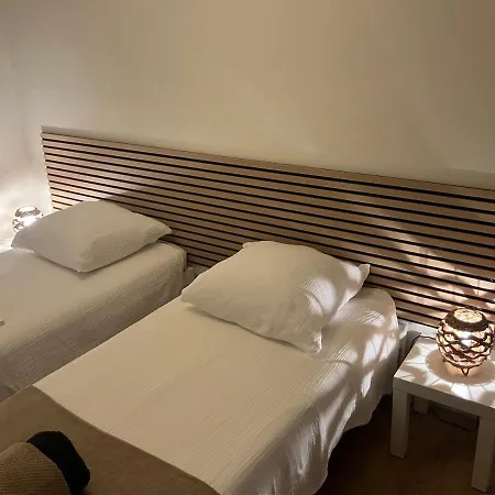 Front De Deux Chez Germaine Apartman